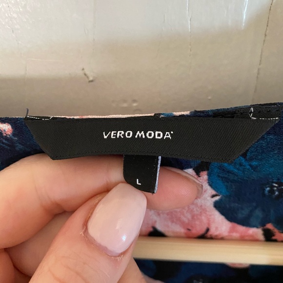 Floral dress from ASOS size large long sleeve - Picture 2 of 3